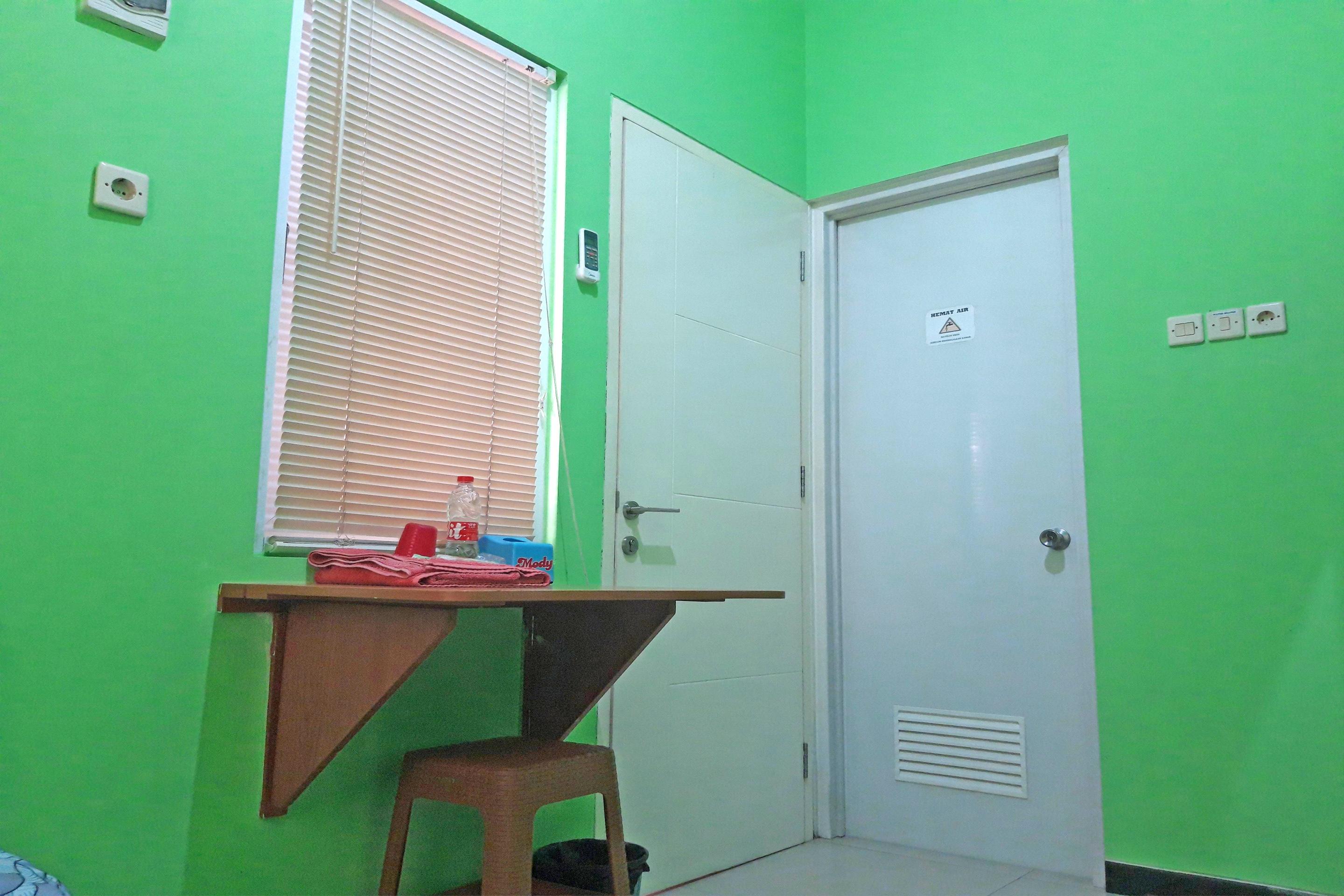 Oyo 1815 Gatsu Residence Semarang Exterior foto