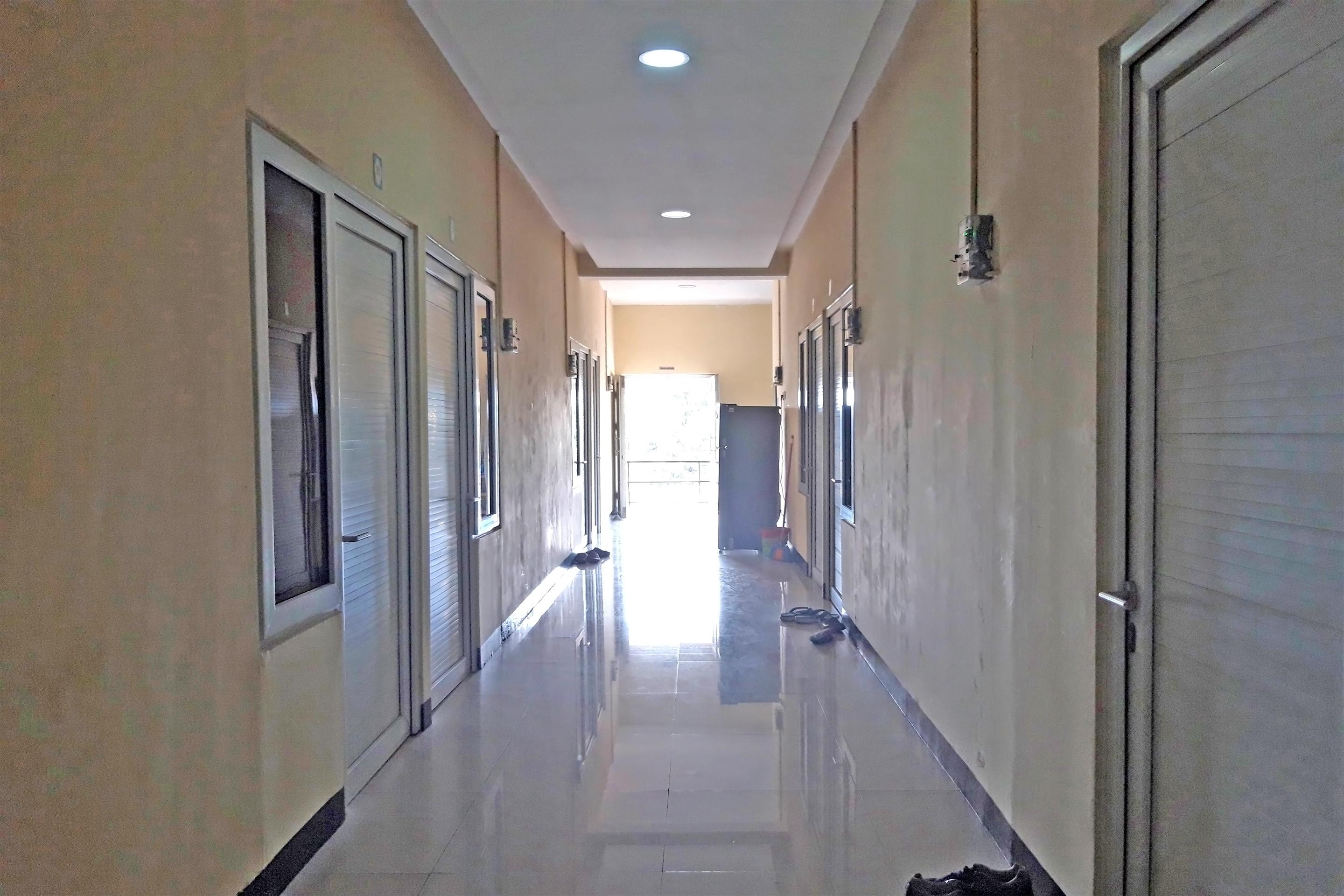 Oyo 1815 Gatsu Residence Semarang Exterior foto