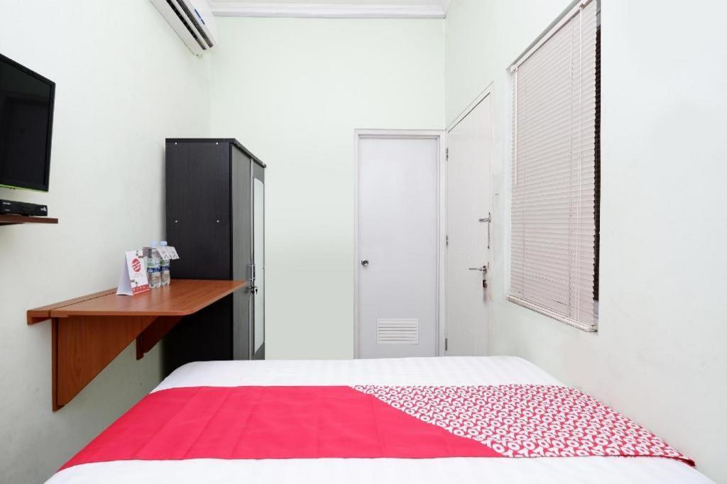 Oyo 1815 Gatsu Residence Semarang Exterior foto